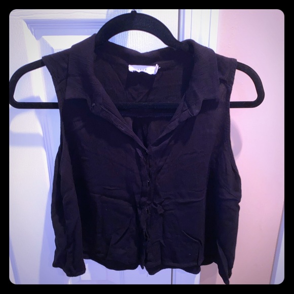 Nordstrom Tops - Black button down crop flowy shirt 🎵